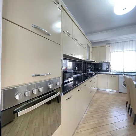 Appartamento At Your Abroad - In Private House Tirana