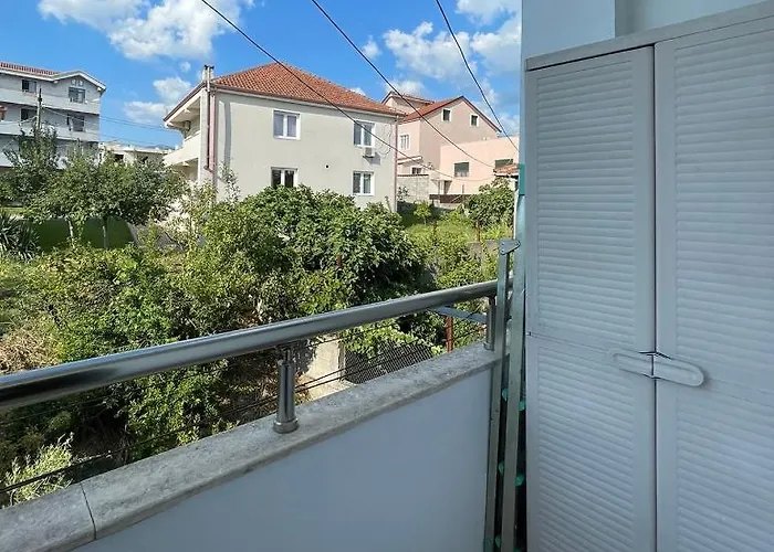 At Your Abroad - In Private House * Tiran